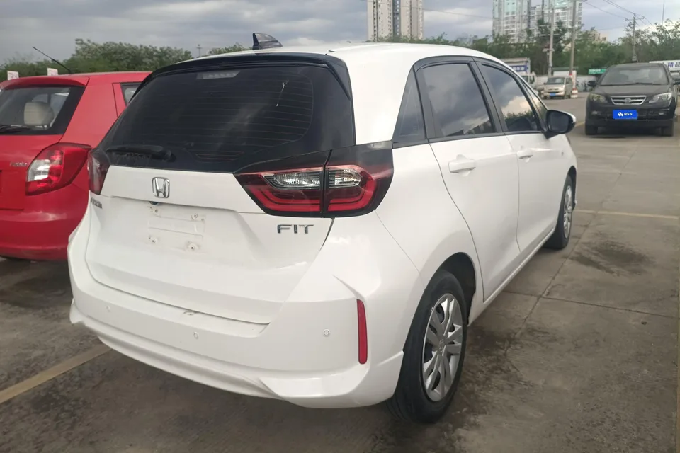 Honda FIT 1.5L CVT Trendy Sunroof Edition 2022 — миниатюра 3
