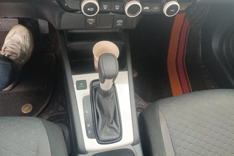 Honda FIT 1.5L CVT Trendy Sunroof Edition 2022 — миниатюра 4