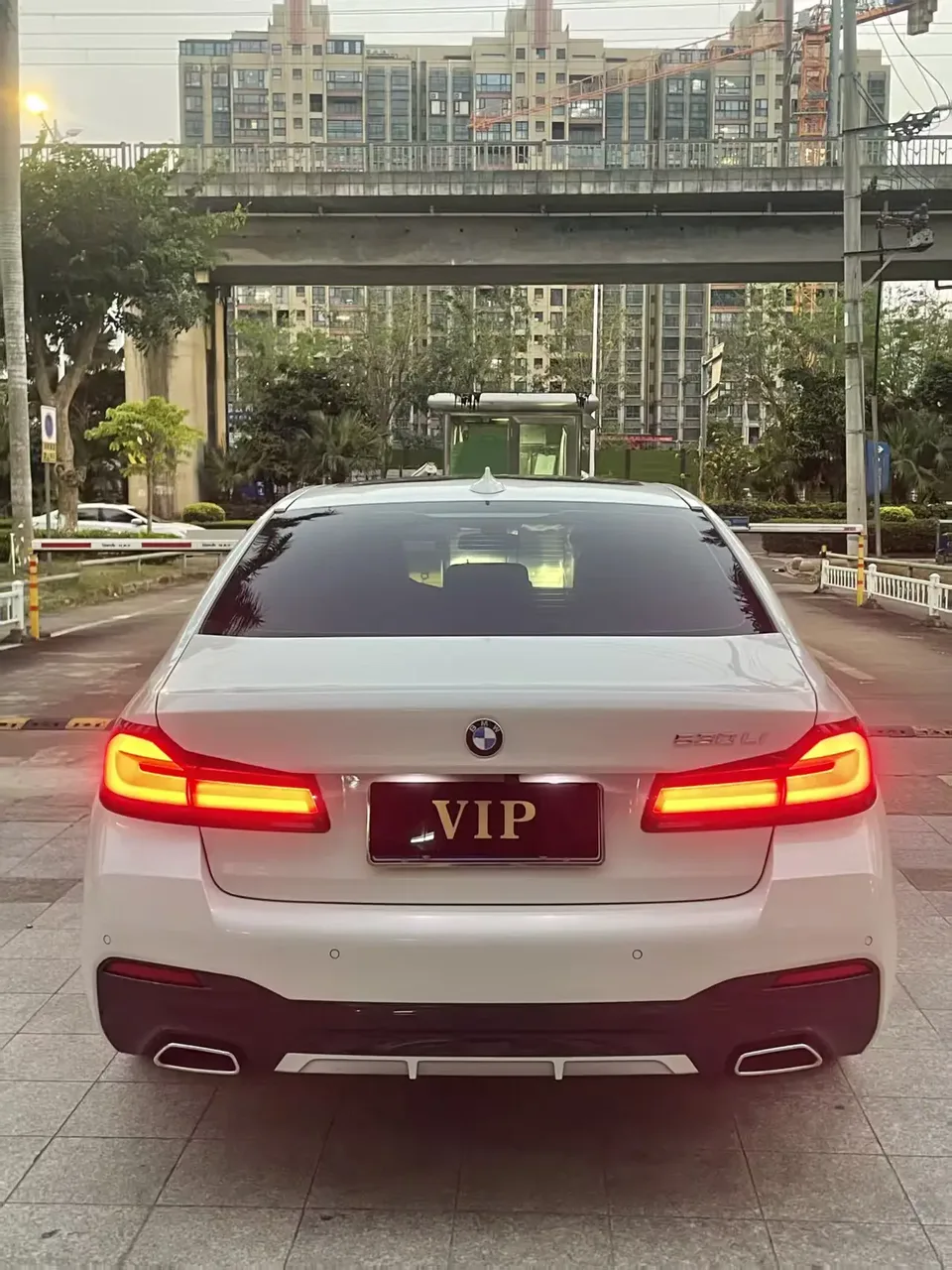BMW 5 Series 5 Series 2023 530Li Leading M Sport Package 2024 — миниатюра 2
