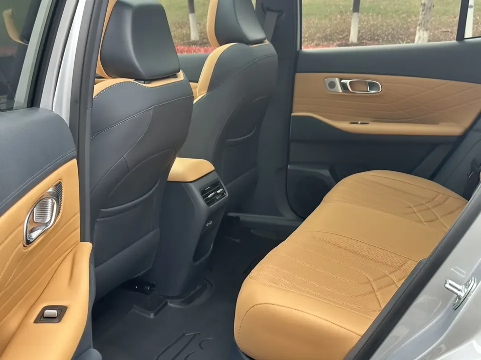 Geely Galaxy Starship 7 EM-i Galaxy Starship 7 EM-i 2025 55KM Sailing Edition 2025 — миниатюра 5