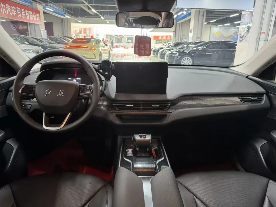 Hongqi E-QM5 facelift basic travel version 2024 — миниатюра 5
