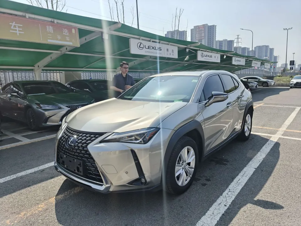 Lexus UX 2022