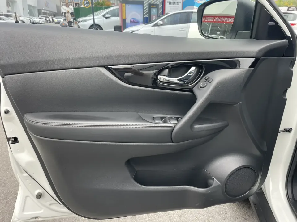 Nissan X-Trail Qijun 2022 X-Trail 2022 facelift 2.0L 2WD Intelligent Link Premium Edition 2023 — thumbnail 4