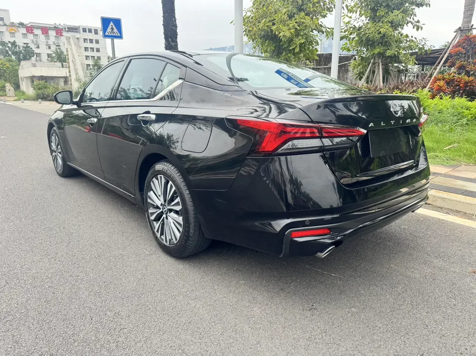 Nissan Altima 2.0L XE Pure Edition 2023 — миниатюра 4