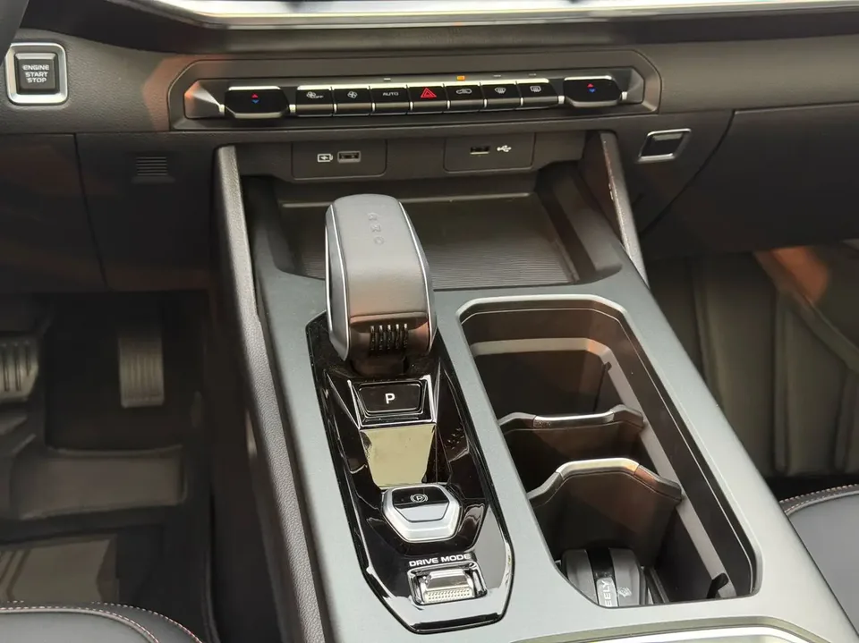 Geely Haoyue L Haoyue L 2025 2.0TD DCT Premium Edition 2025 — миниатюра 4
