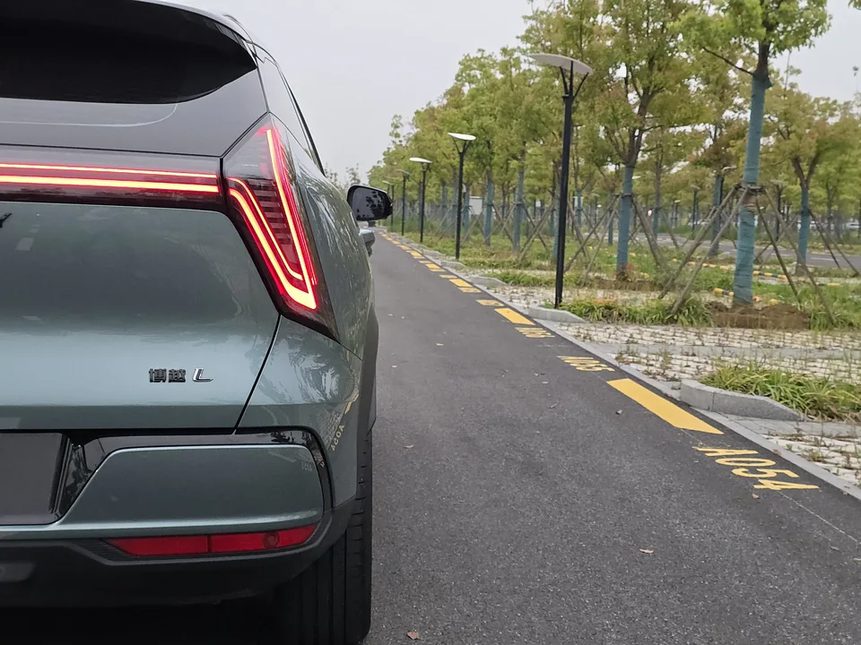 Geely Atlas L fourth generation 1.5TD DCT Jinxiu 2025 — миниатюра 3