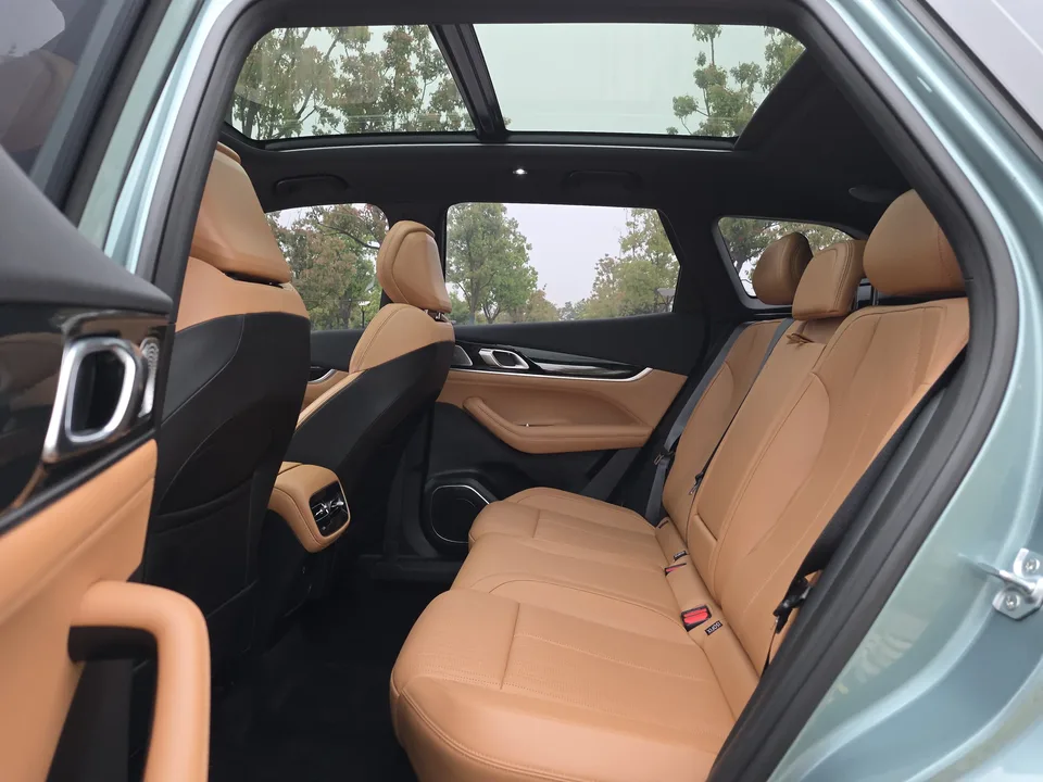 Geely Atlas L fourth generation 1.5TD DCT Jinxiu 2025 — миниатюра 5