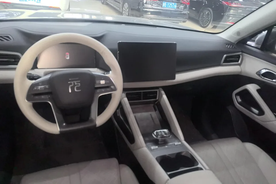BYD Yuan Up 401KM Beyond Edition 2024 — миниатюра 3