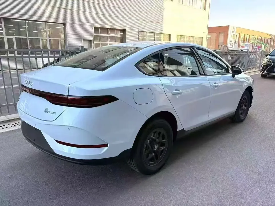 BYD Qin PLUS DM DM-i 128KM Progressive Edition 2026 — миниатюра 2