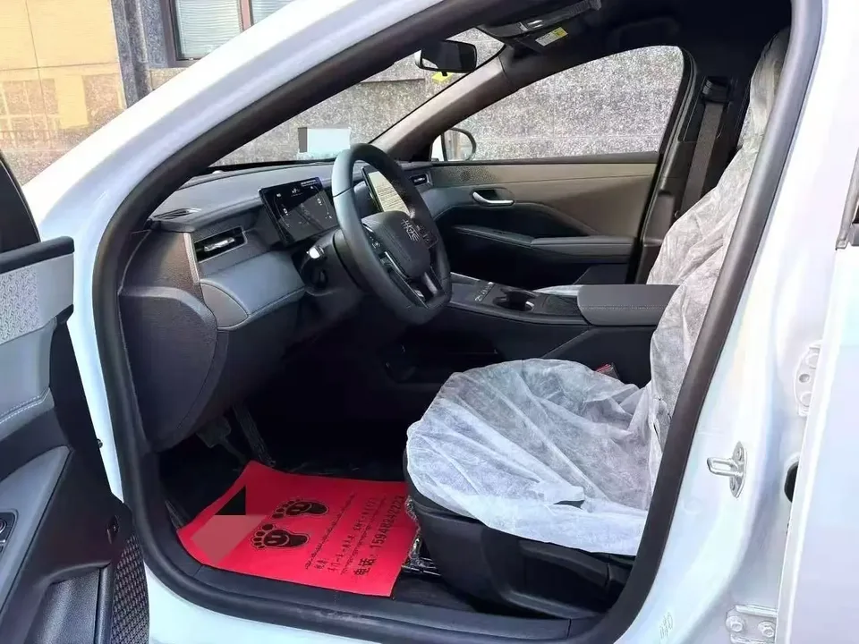 BYD Qin PLUS DM DM-i 128KM Progressive Edition 2026 — миниатюра 5