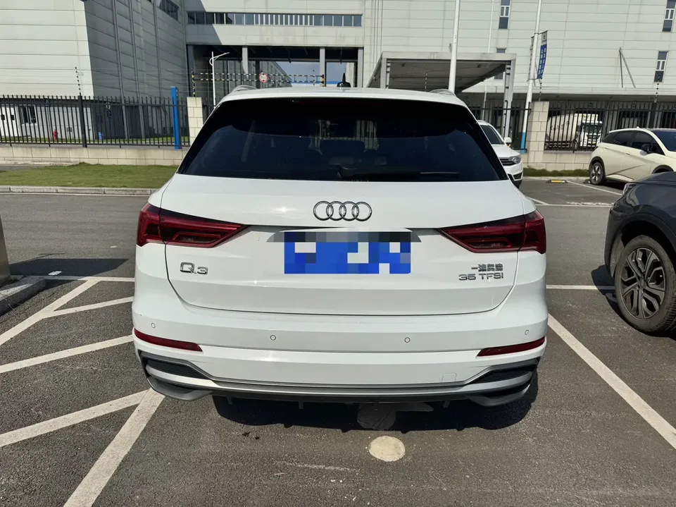 Audi Q3 Audi Q3 2023 35 TFSI aggressive and dynamic model 2023 — миниатюра 2
