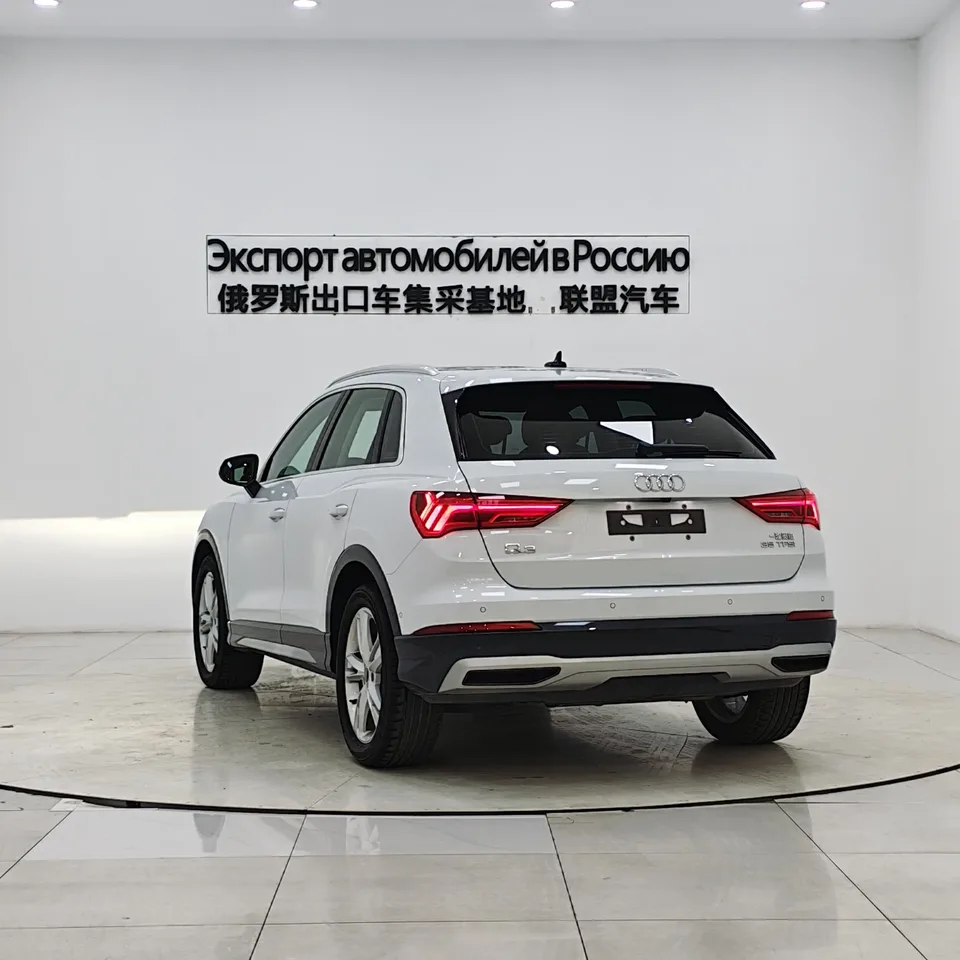 Audi Q3 Audi Q3 2022 35 TFSI Fashionable and Elegant 2022 — миниатюра 2