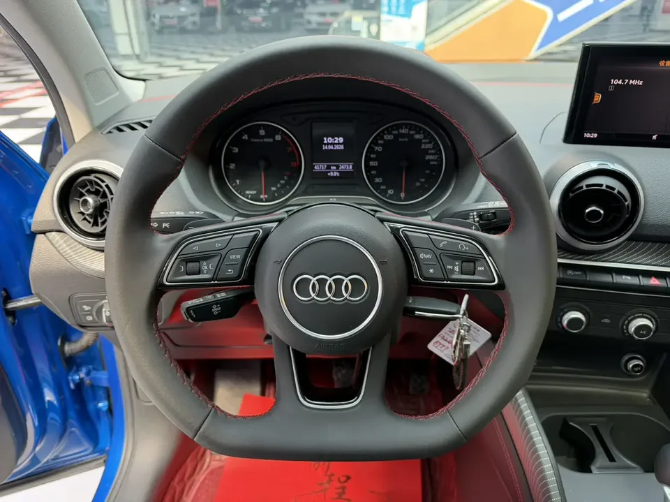Audi Q2L Audi Q2L 2022 35 TFSI aggressive and dynamic model 2023 — миниатюра 4
