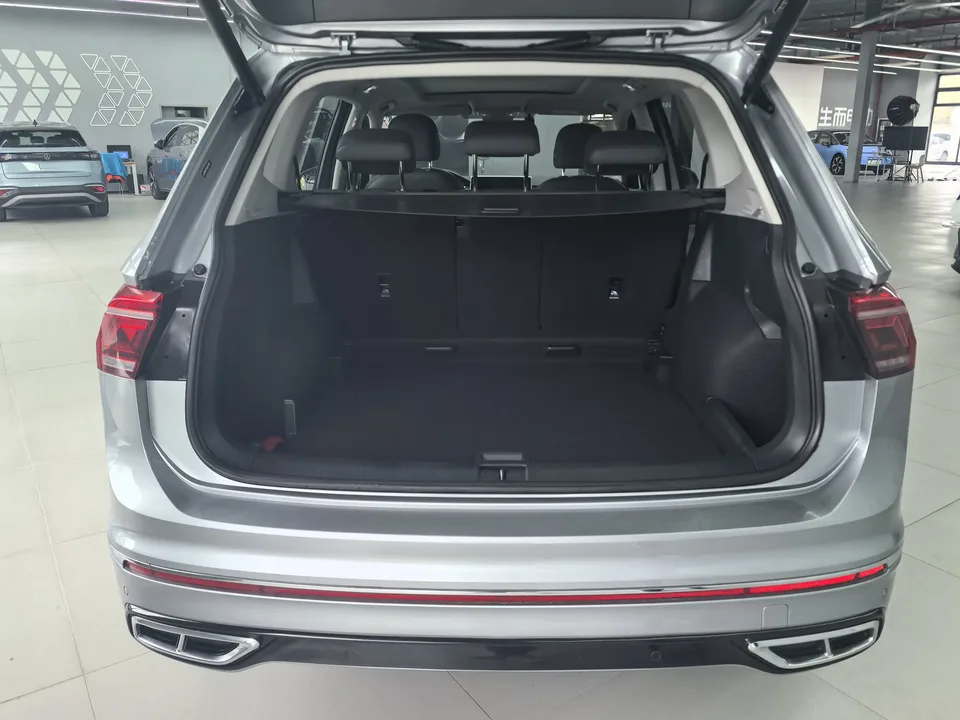 Volkswagen Tiguan L Tiguan L 2022 330TSI Automatic 2WD R-Line Flagship Edition 2022 — миниатюра 5