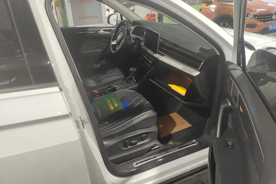 Volkswagen Tiguan L Tiguan L 2024 Tiguan L 2024 330TSI 2WD R-Line Enjoy Edition 2024 — thumbnail 2