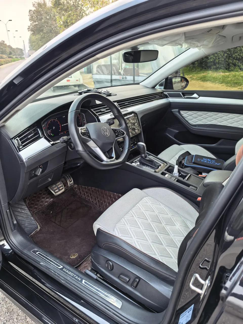 Volkswagen Magotan 2 million units public enjoyment model 330TSI DSG luxury model 2024 — миниатюра 2