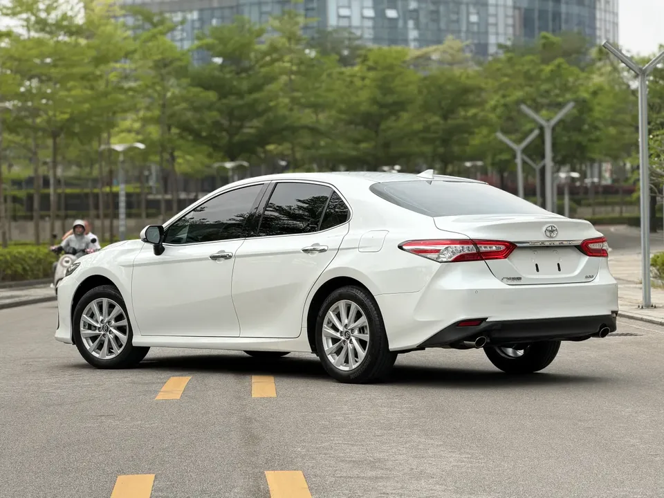 Toyota Camry 2.0G Deluxe Edition 2022 — миниатюра 2