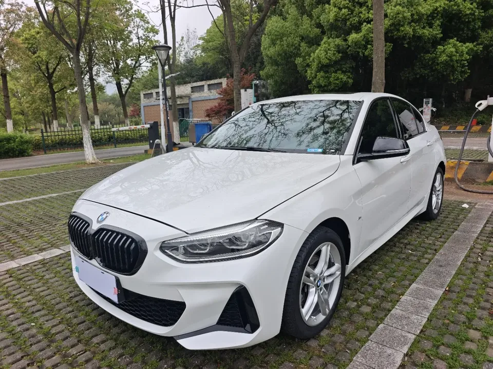 BMW 1 Series BMW 1 Series 2023 120i M Sport Night Edition 2023 — фото 1, купить с доставкой в Москву