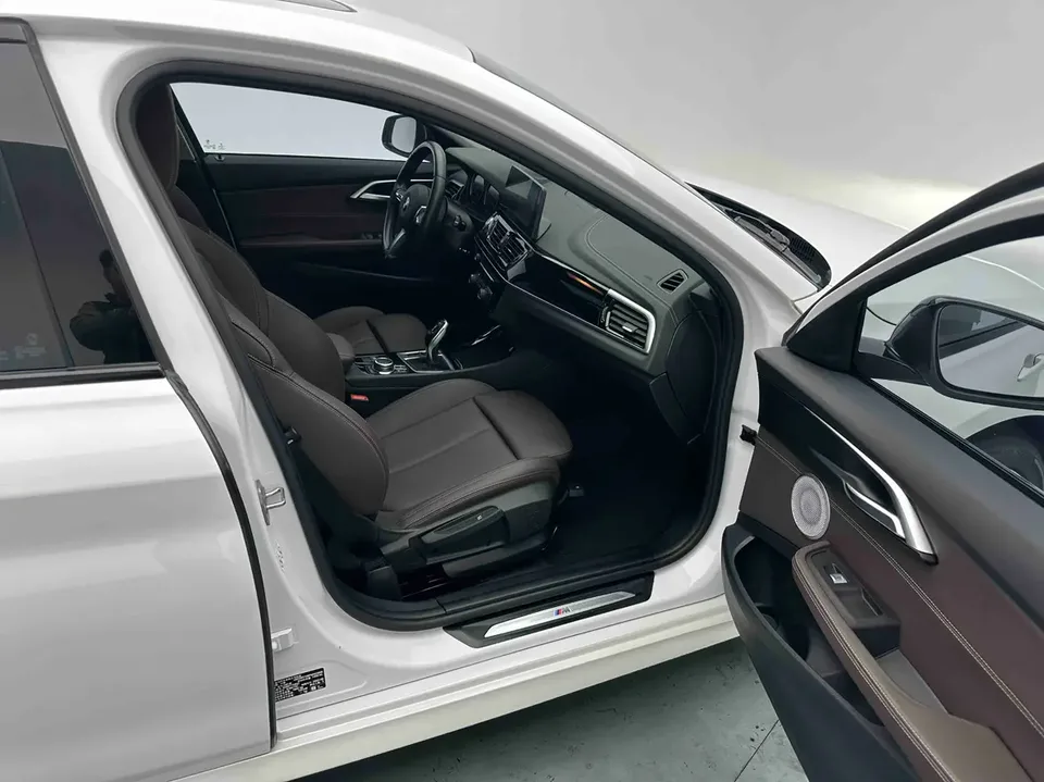 BMW 1 Series BMW 1 Series 2021 120i M Sport Night Edition 2022 — миниатюра 2