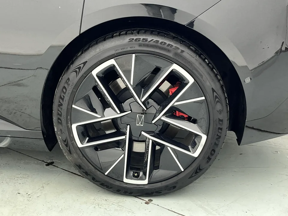 Avatr 12 Avita 12 2025 Max rear-wheel drive extended range version 2025 — photo 1, buy with delivery to Moscow