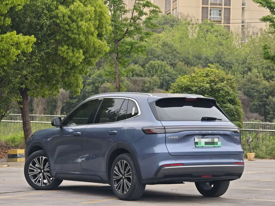 Geely Galaxy Starship 7 EM-i Galaxy Starship 7 EM-i 2025 120KM Pilot Edition 2025 — миниатюра 2