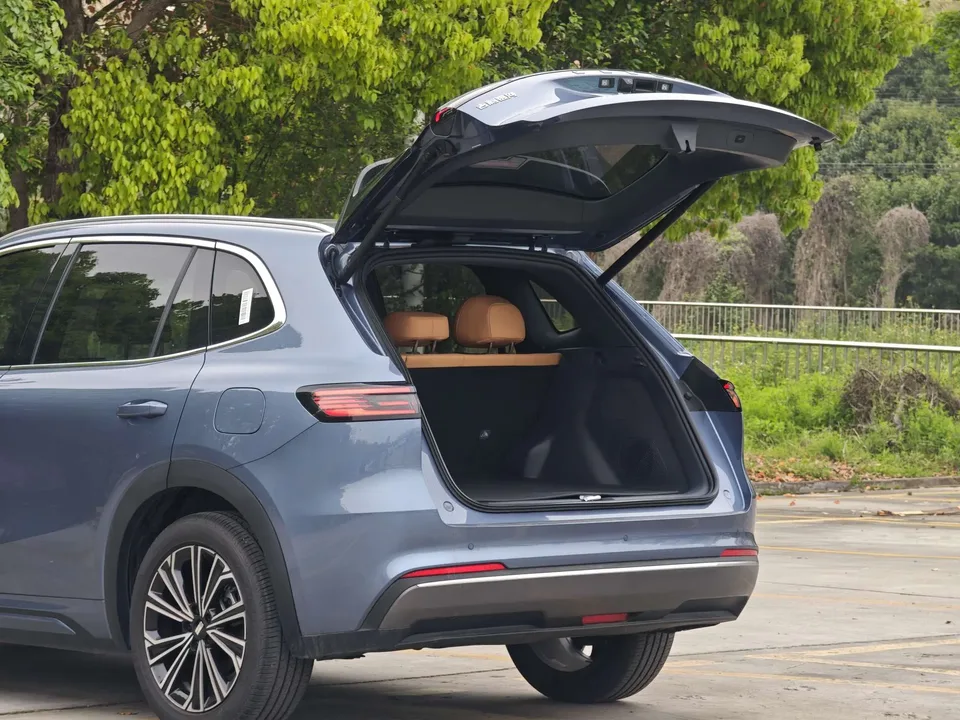 Geely Galaxy Starship 7 EM-i Galaxy Starship 7 EM-i 2025 120KM Pilot Edition 2025 — миниатюра 3