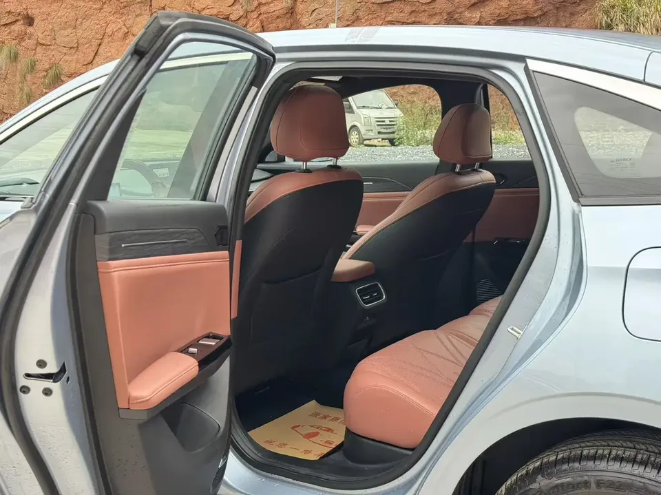 Geely Galaxy L6 Galaxy L6 2025 1.5 EM-i DHT 140KM Starship Edition 2025 — thumbnail 3