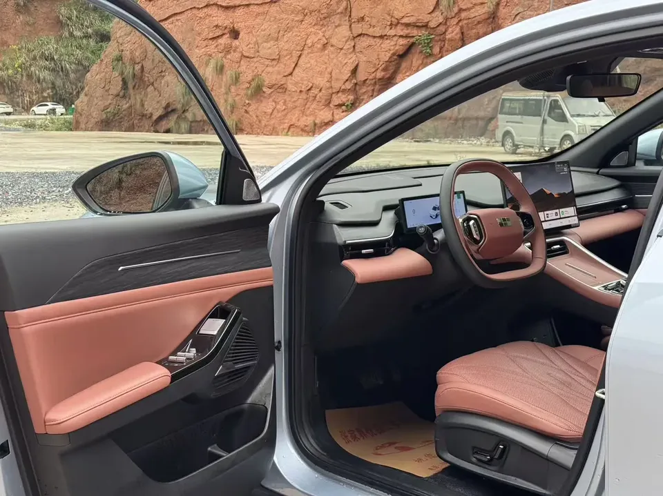 Geely Galaxy L6 Galaxy L6 2025 1.5 EM-i DHT 140KM Starship Edition 2025 — thumbnail 5