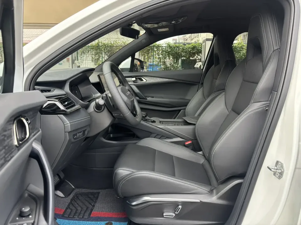 Lynk & Co 06 Lynk & Co 06 2023 Remix 1.5T Hero 2023 — миниатюра 4