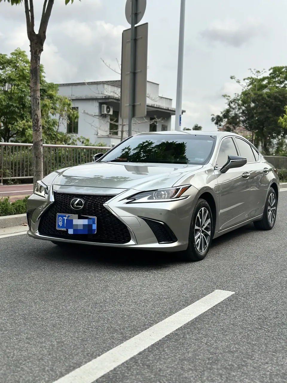 Lexus ES 2024