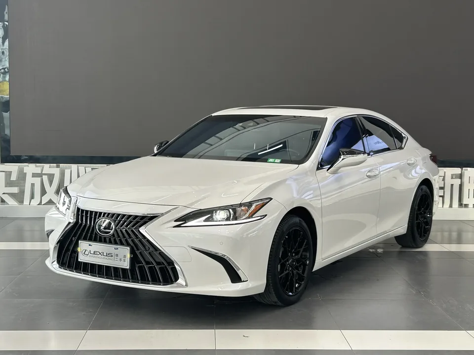 Lexus ES 2024