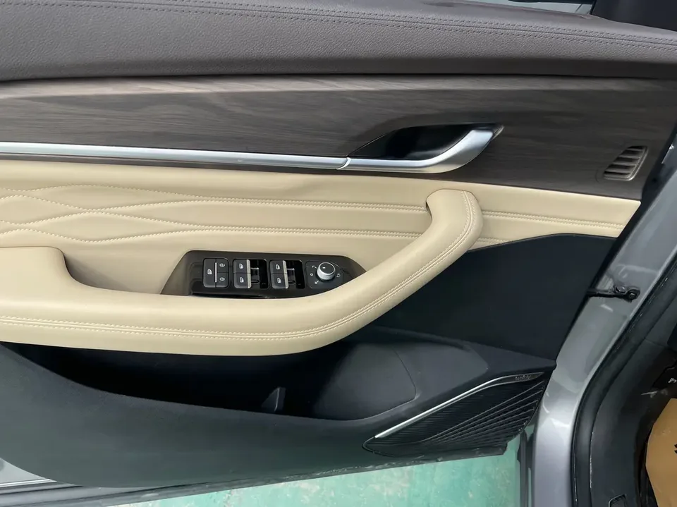 Geely Monjaro Xingyue L 2025 2.0TD High Power Automatic 2WD Dongfang Yao Lanxing Edition 2025 — миниатюра 4