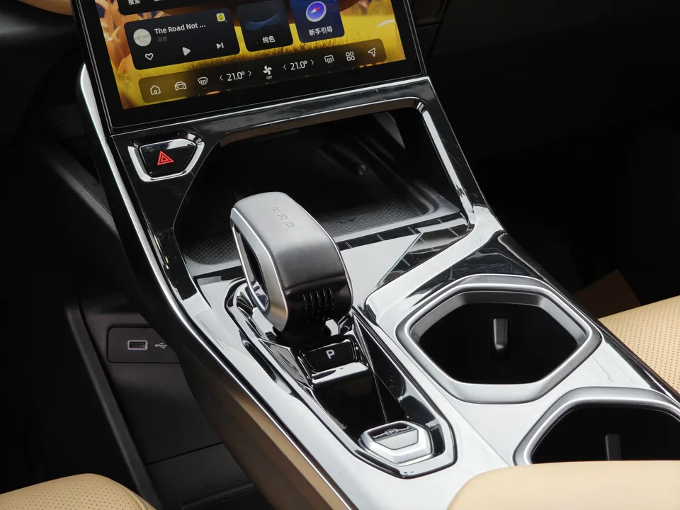 Geely Atlas L Boyue L 2023 2.0TD DCT Premium Edition 2023 — миниатюра 4