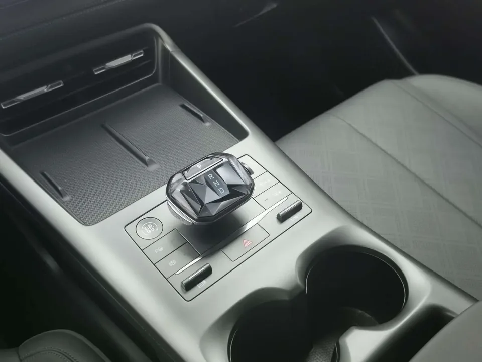 BYD Qin PLUS EV Smart Driving Edition 420KM Leading Edition 2025 — миниатюра 4
