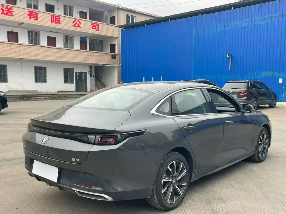 Changan Escape 1.5T DCT 500Bar Flagship 2025 — миниатюра 2