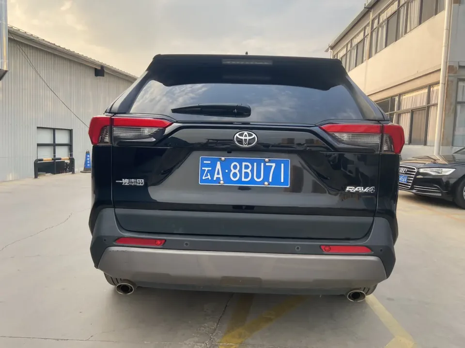 Toyota RAV4 2.0L CVT 2WD Fashion PLUS Edition 2022 — миниатюра 2