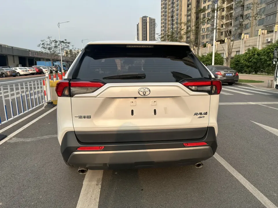 Toyota RAV4 2.0L CVT 4WD Fashion Edition 2022 — миниатюра 2