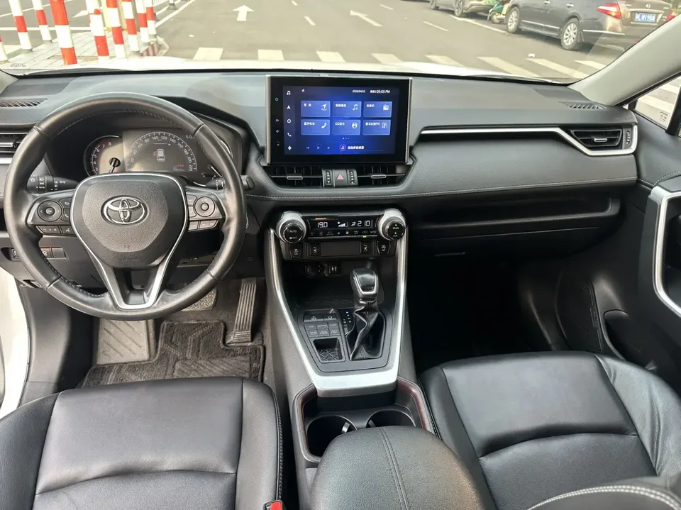 Toyota RAV4 2.0L CVT 4WD Fashion Edition 2022 — миниатюра 3