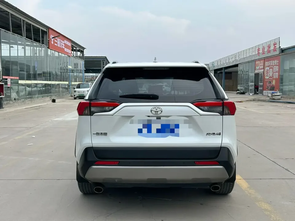 Toyota RAV4 2.0L CVT 2WD Fashion PLUS Edition 2024 — миниатюра 2