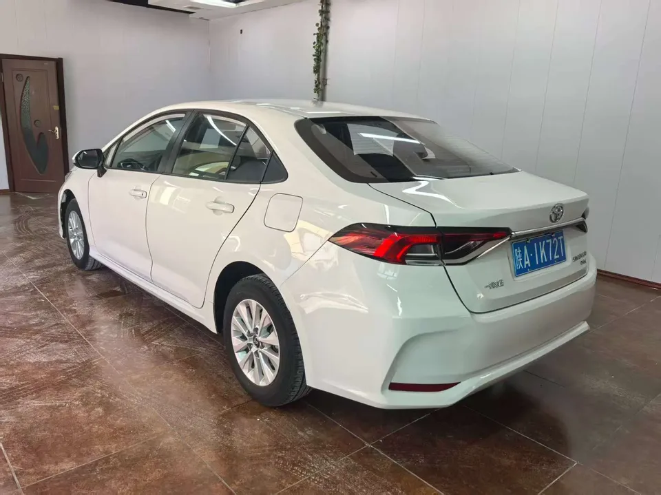 Toyota Corolla 1.2T S-CVT Pioneer Edition 2023 — миниатюра 2