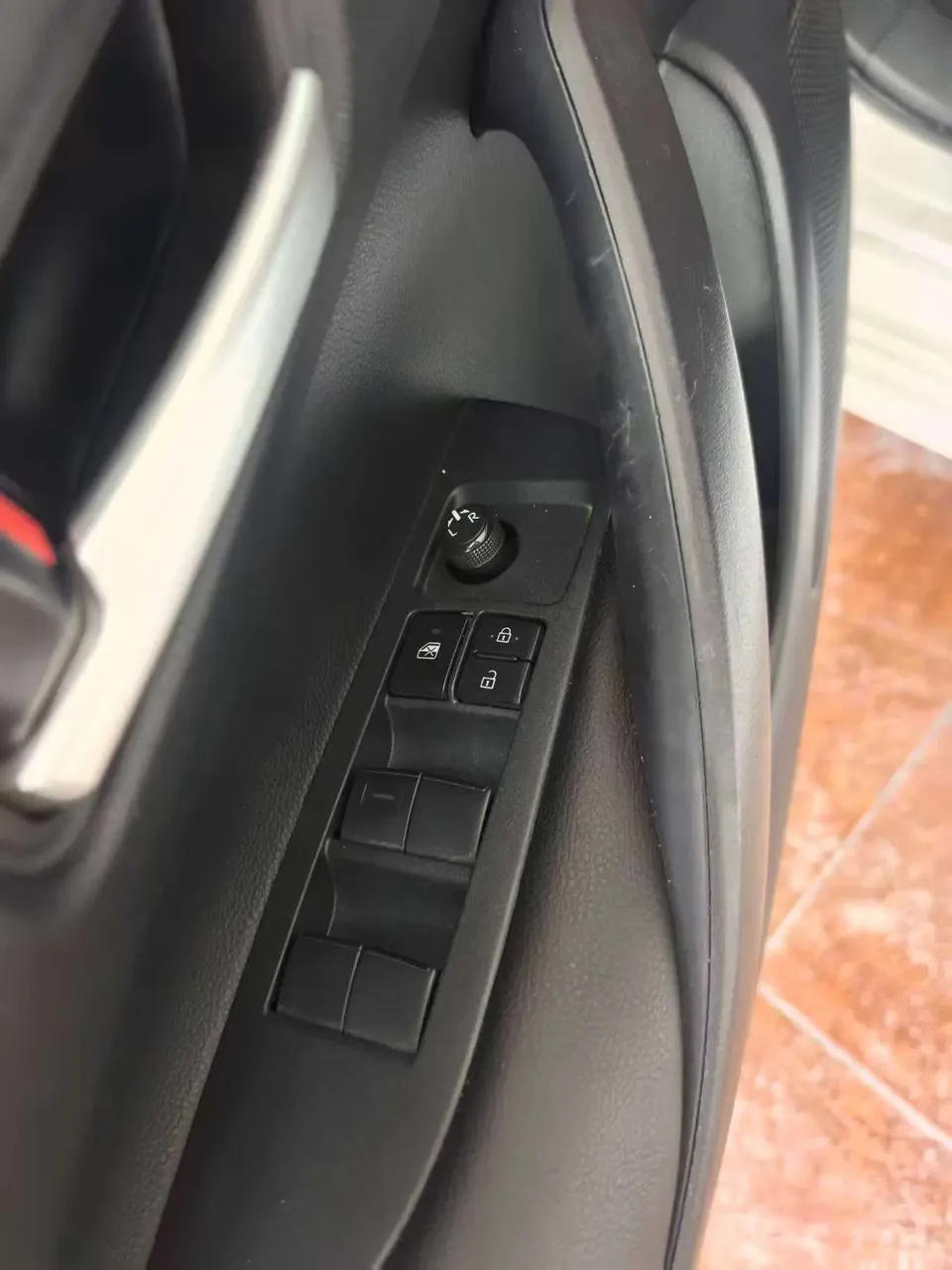 Toyota Corolla 1.2T S-CVT Pioneer Edition 2023 — миниатюра 3