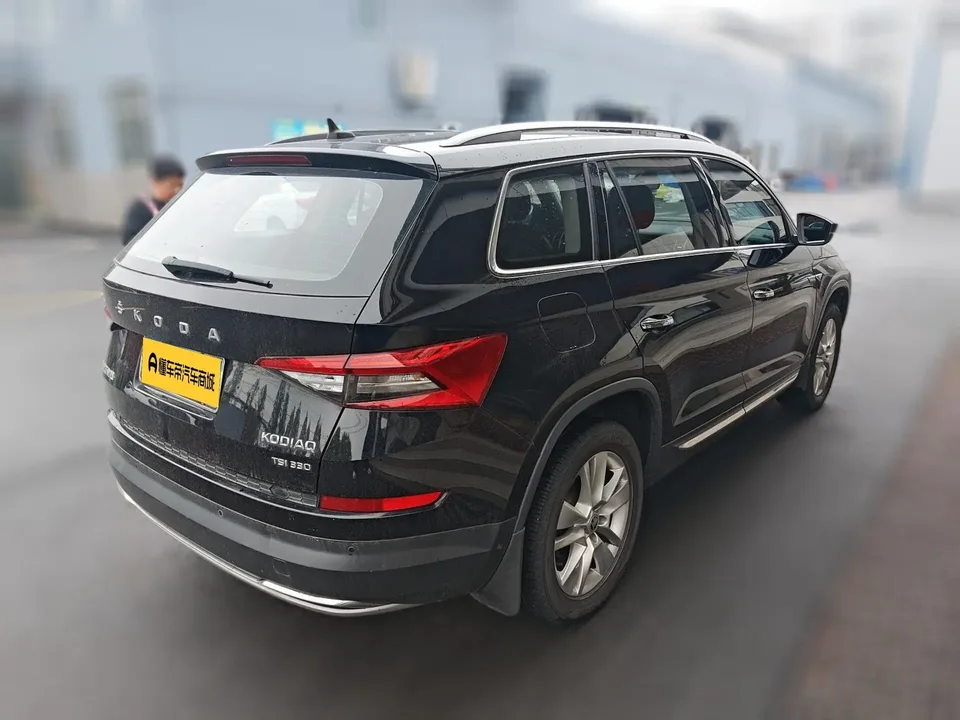 Skoda Kodiaq TSI330 7-seat two-wheel drive luxury premium version 2022 — миниатюра 4