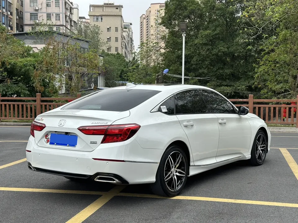 Honda Inspire 2022 Insignia 260TURBO Fine Edition 2022 — миниатюра 4