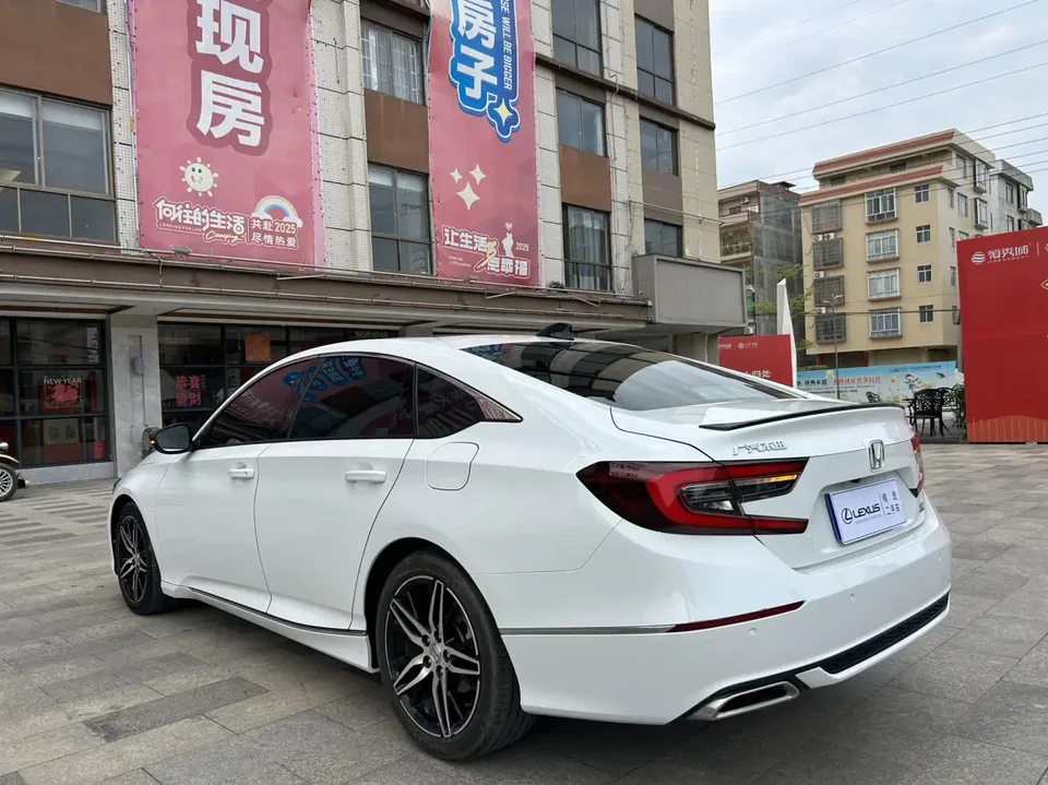 Honda Accord 2022 Accord 260TURBO Fantasy Night Premium Edition 2023 — миниатюра 4