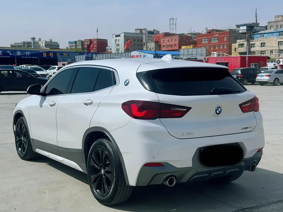BMW X2 BMW X2 2023 sDrive25i M Sport Night Edition 2023 — миниатюра 4