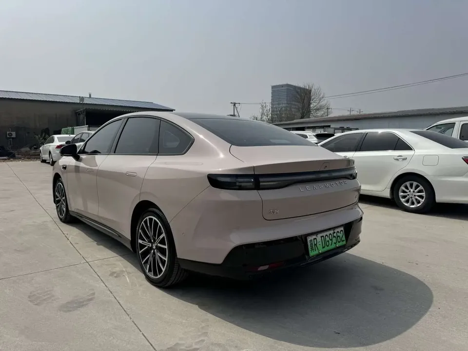 Leapmotor Leap running B01 550 Enjoy Edition 2025 — миниатюра 2