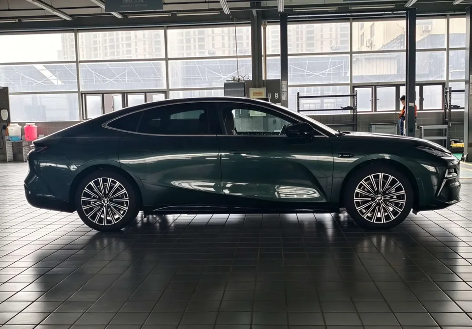 Geely Galaxy Star 8 PHEV 130km EM-P Starship Edition 2025 — миниатюра 2