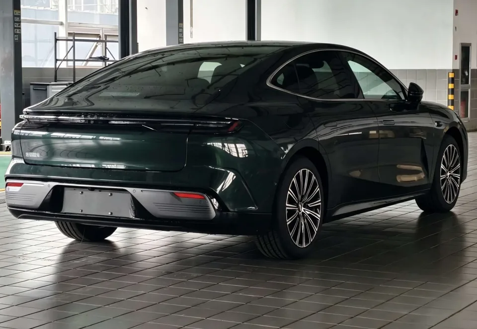 Geely Galaxy Star 8 PHEV 130km EM-P Starship Edition 2025 — миниатюра 4