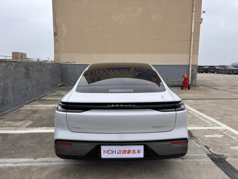 Geely Galaxy Star 8 PHEV 130km EM-i Premium Edition 2025 — миниатюра 2