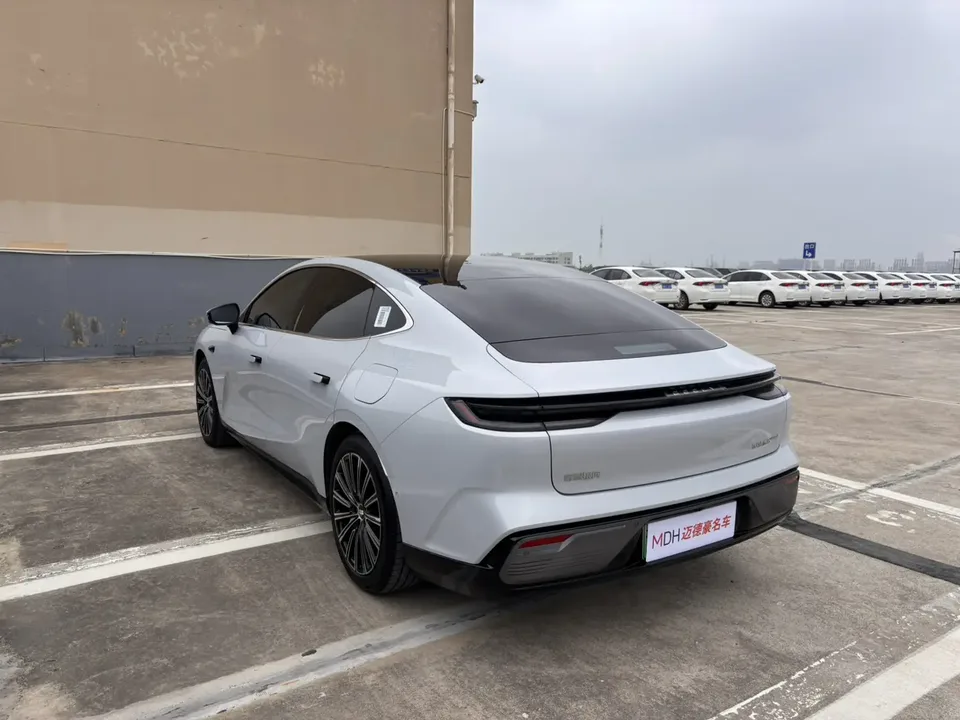 Geely Galaxy Star 8 PHEV 130km EM-i Premium Edition 2025 — миниатюра 4